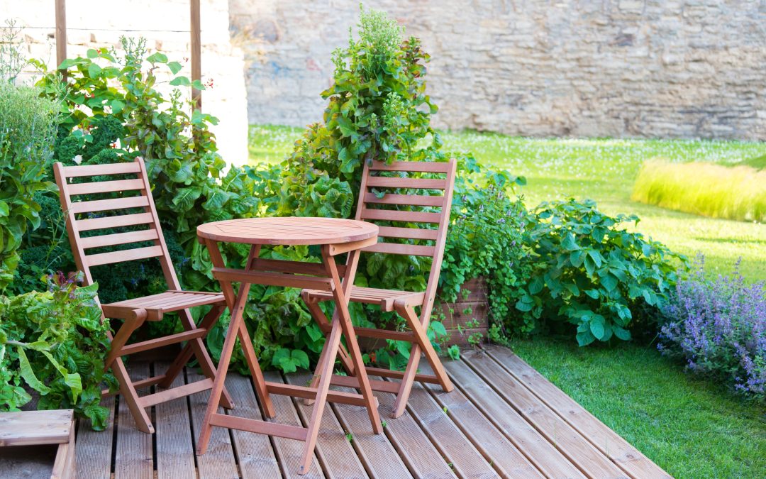 Upcycling Ideas: Transforming an Old Garden Table 